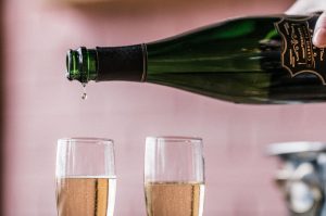 English Sparkling Wine vs Champagne: How do they compare?